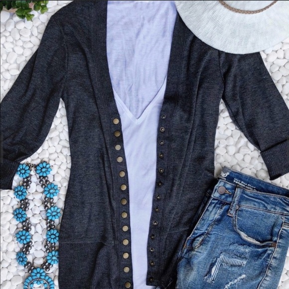 ✨LAST ONE✨Charcoal grey 3/4 sleeves snap cardigan - Picture 3 of 3